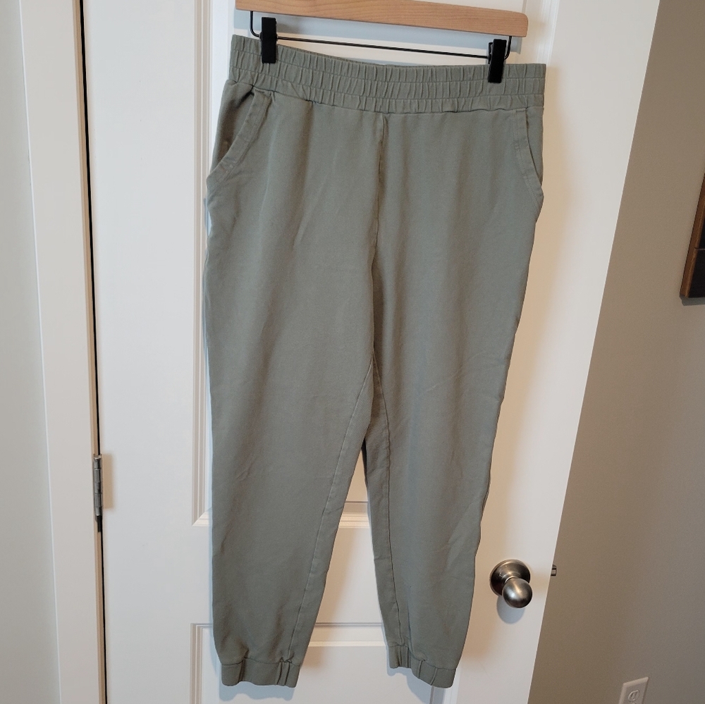32 Degrees Cool Women's Joggers Green size Medium Comfy Casual Elastic Waistband